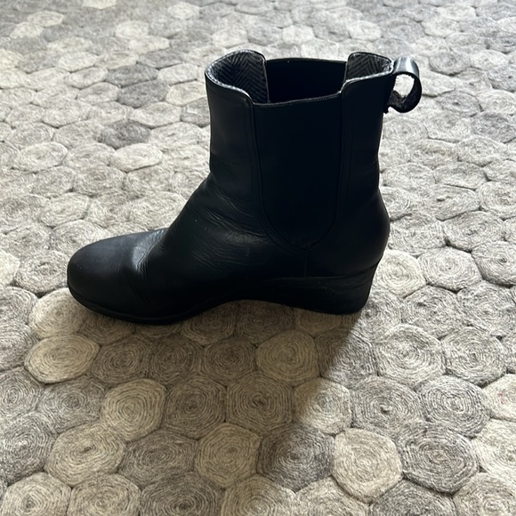 Ugg black platform waterproof winter boots. Gently used condition. - Picture 3 of 10